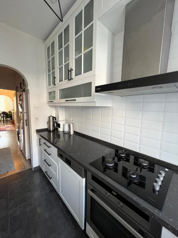 Centrally Located, 2+1 House In Taksim, Cihangir Apartment Istanbul Bagian luar foto